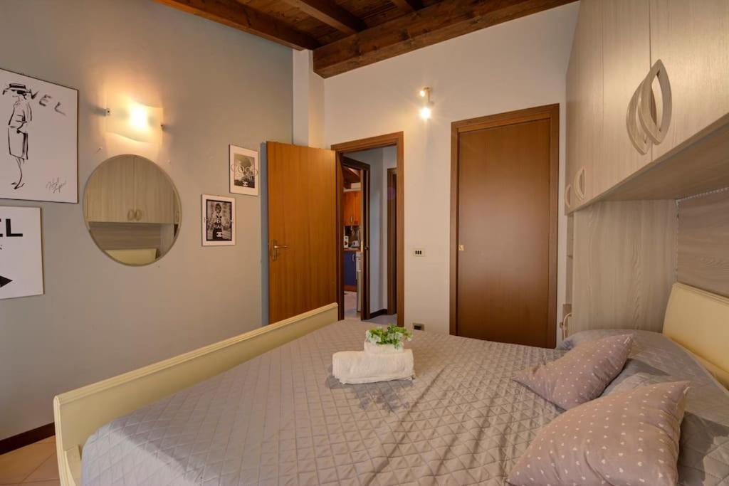 Appartement Casa Vacanza Angolo Della Corte à Côme Extérieur photo